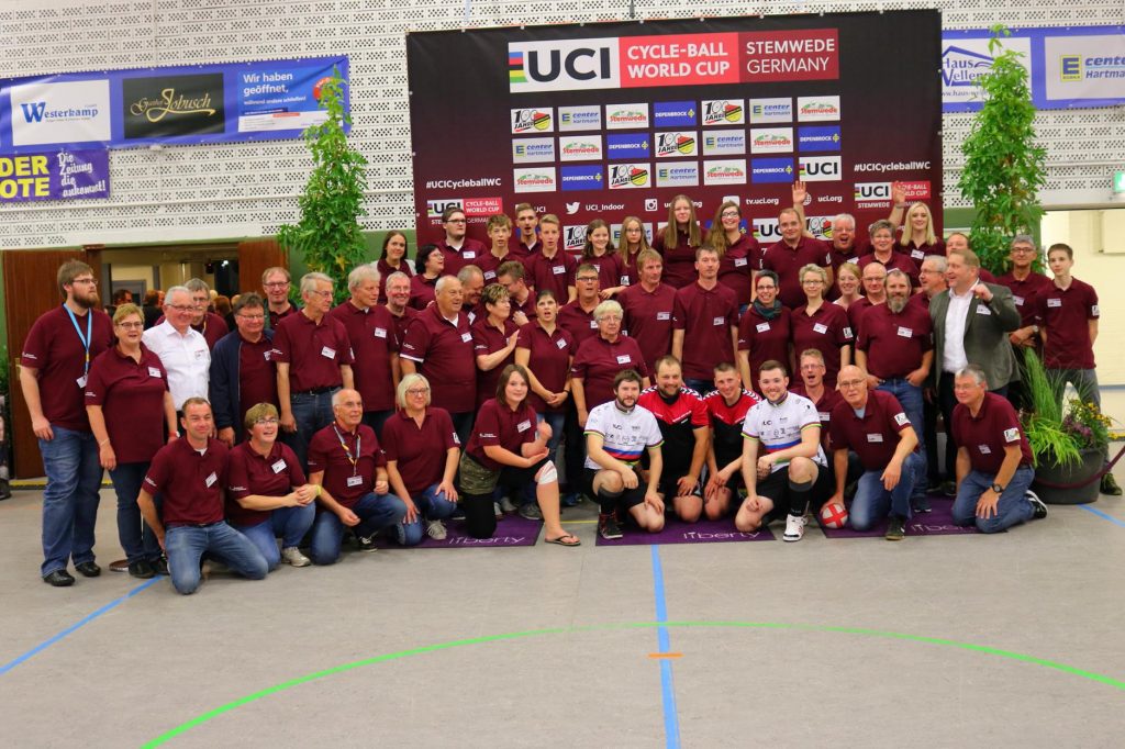 Die Weltmeister aus Österreich und unser Wildcard Team aus Iserlohn im Kreise der Helfenden.